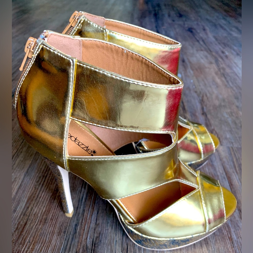 Shoedazzle “Jamala” gold open toe heels!